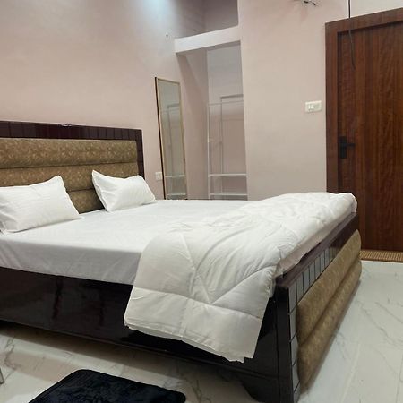 Nirmal Niwas Hotel Varanasi Ngoại thất bức ảnh