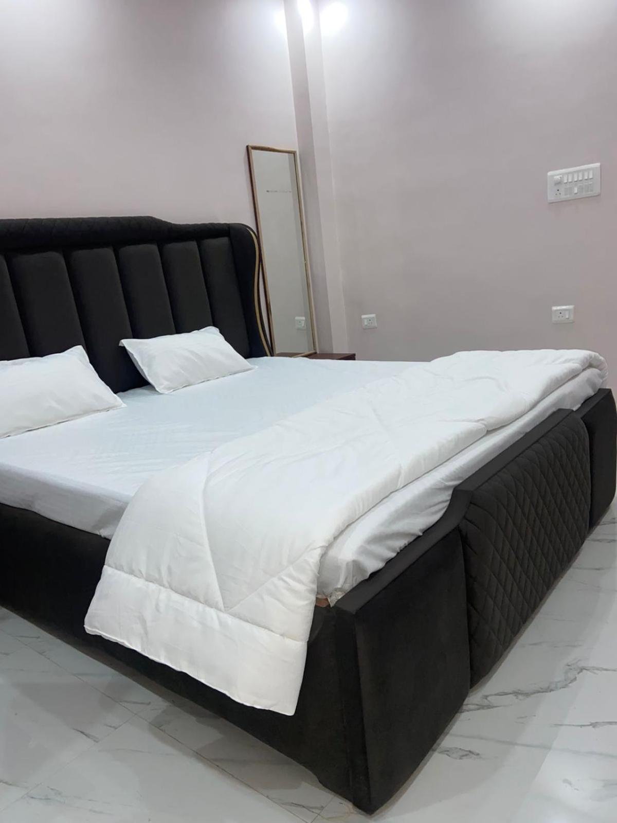 Nirmal Niwas Hotel Varanasi Ngoại thất bức ảnh