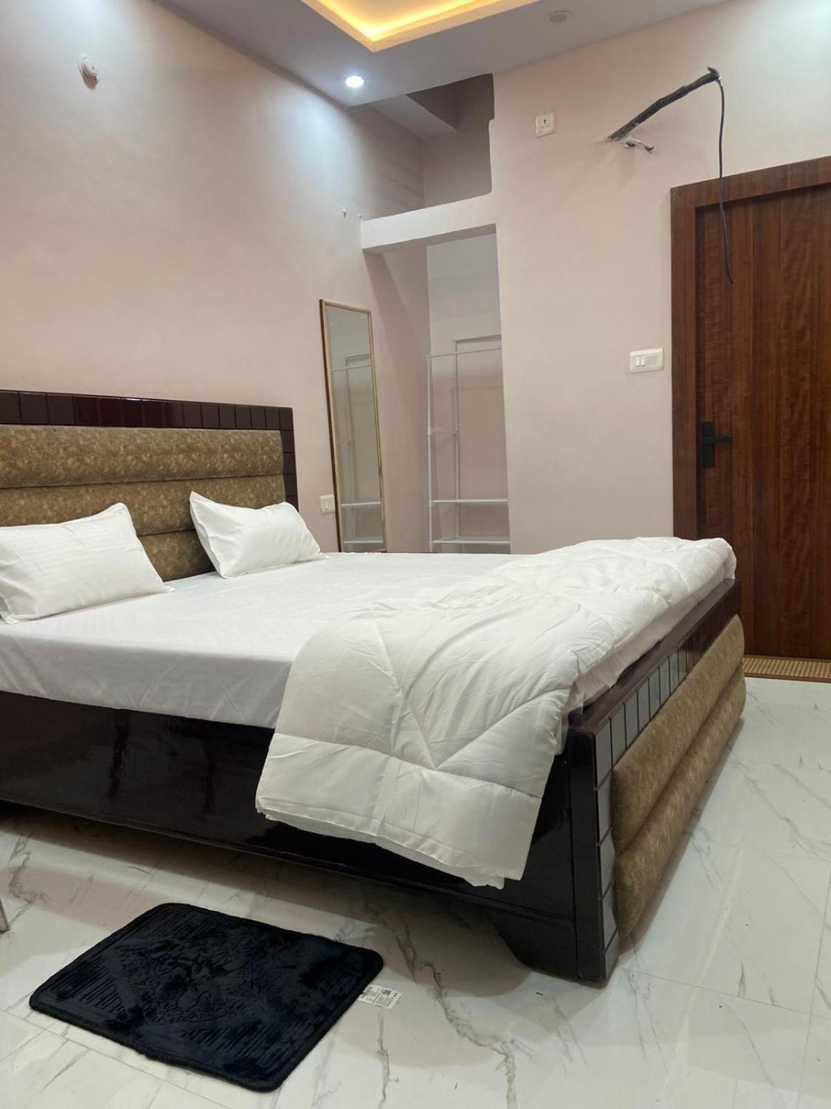 Nirmal Niwas Hotel Varanasi Ngoại thất bức ảnh
