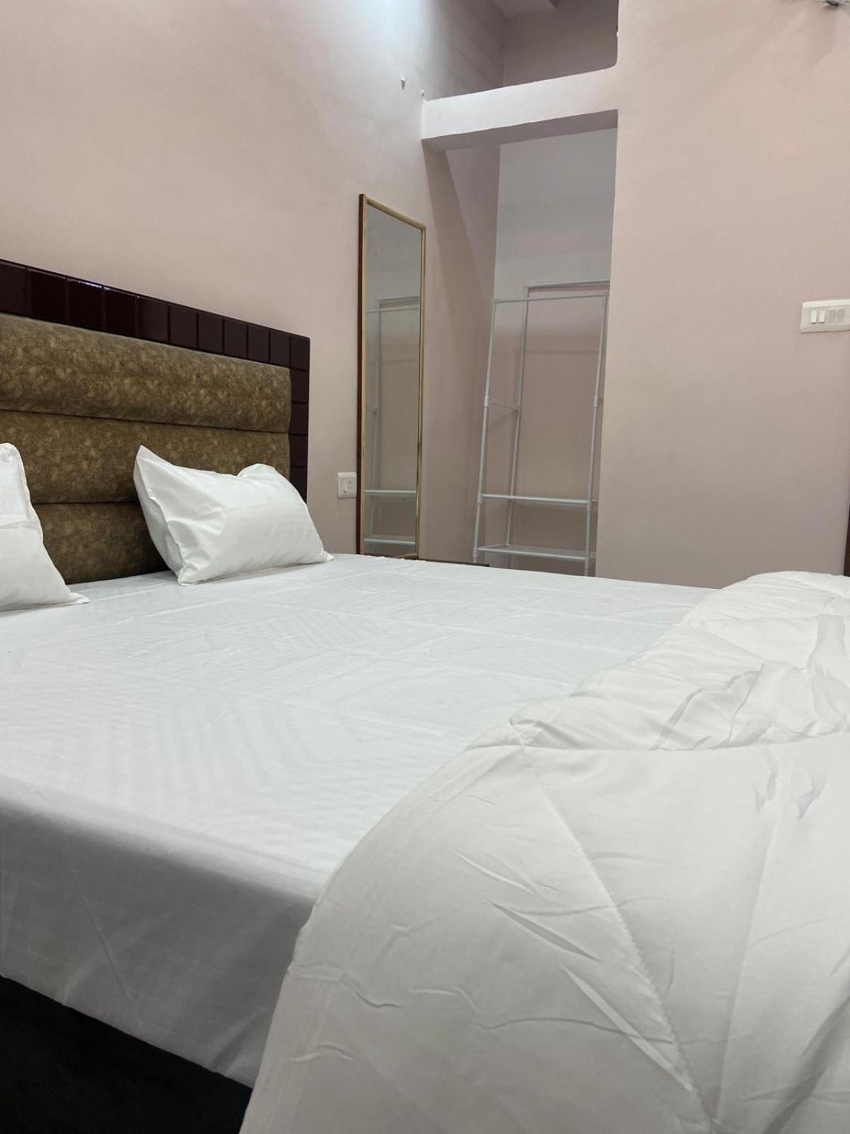 Nirmal Niwas Hotel Varanasi Ngoại thất bức ảnh